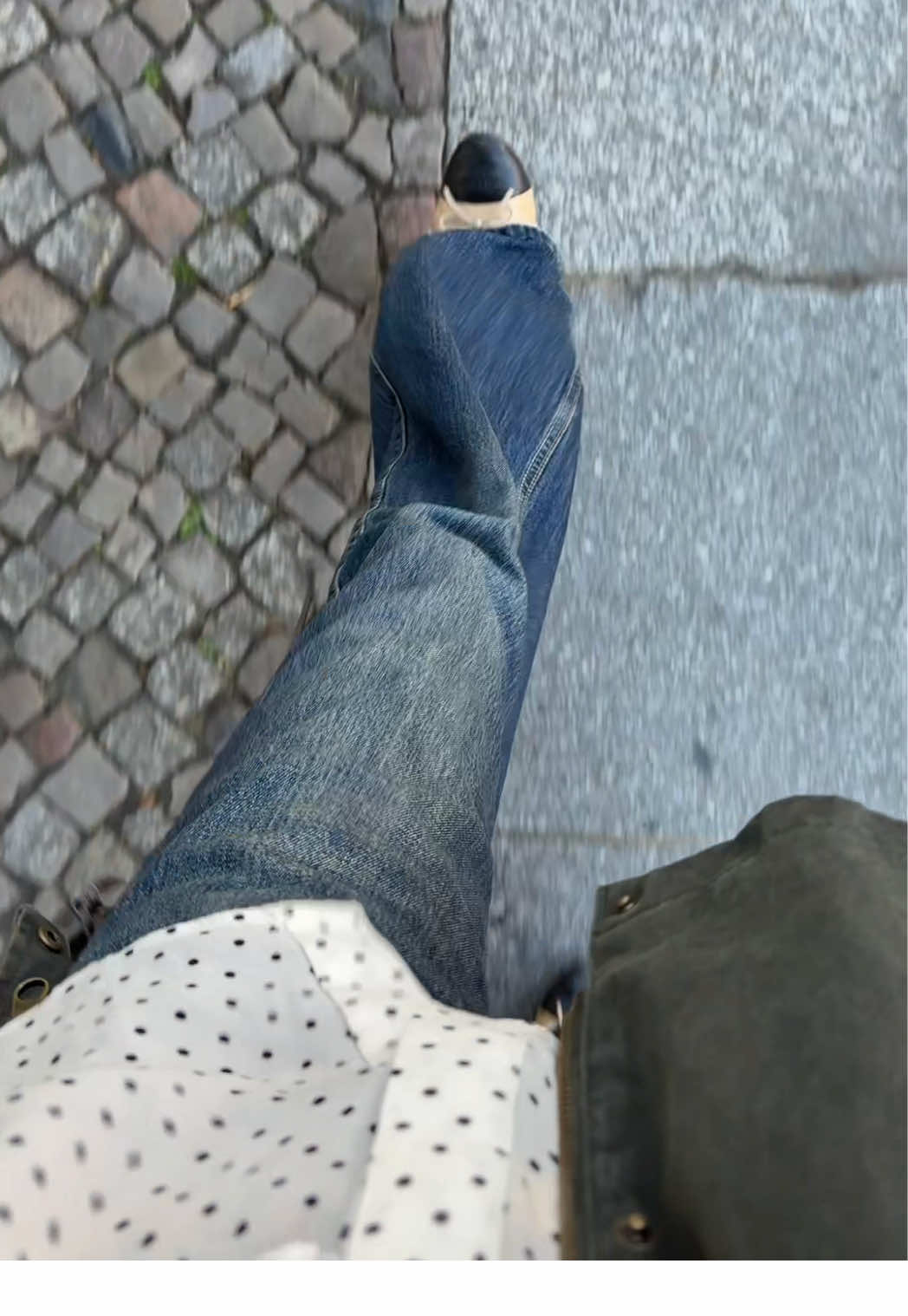 Anzeige<3 Ich glaube ich werde Skincare Testerin… aber wie soll man zu so vielen tollen Produkten von @The Ordinary nein sagen? Meine größte Empfehlung aber jetzt schon mal: das neue PHA 5% Exfoliating Lip serum, perfekt für trocknene Lippen & um abgestorbene Haut zu entfernen ohne irgend ein nerviges geschrubbe! @Zalando 