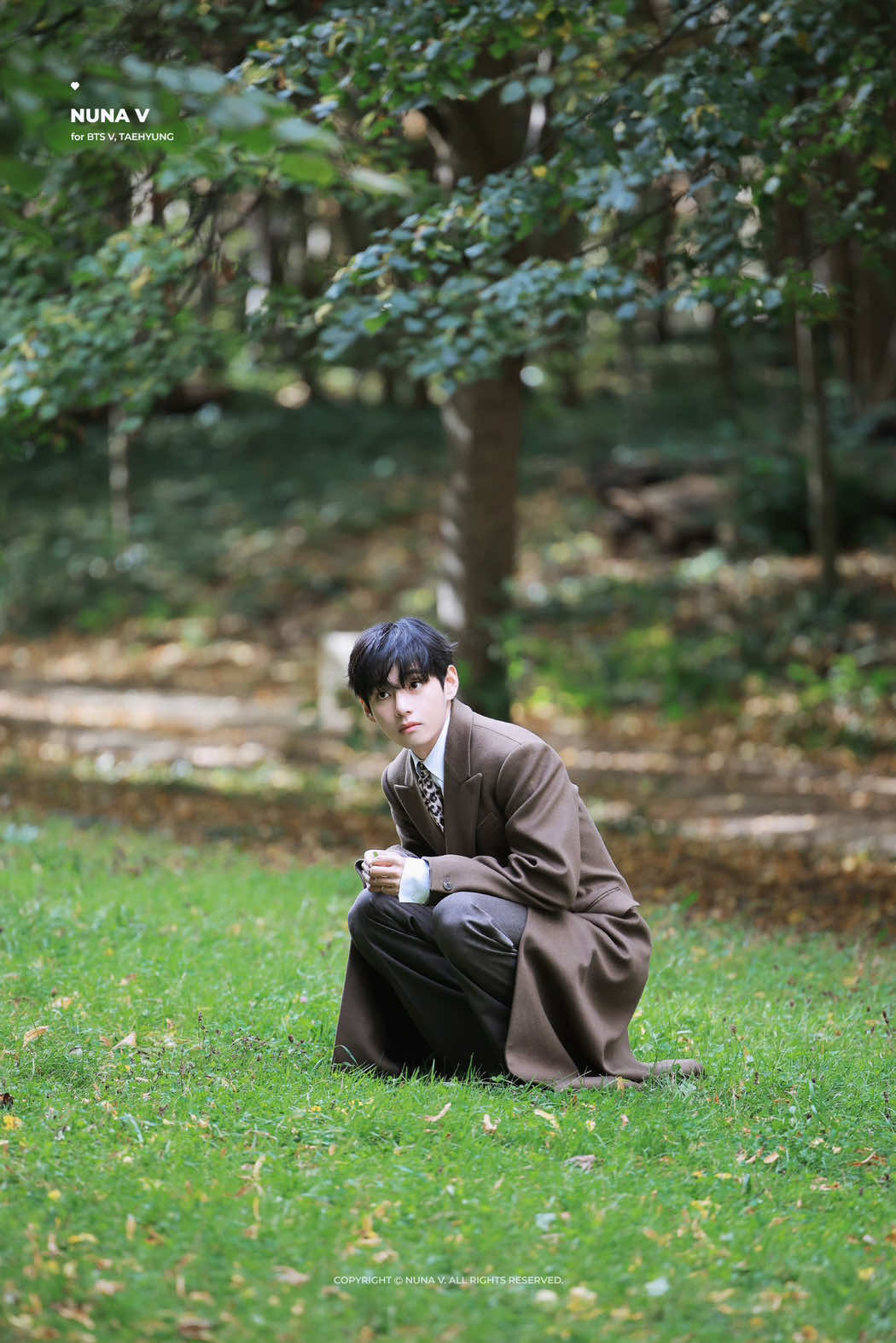 “Xin chào” “Cháu lúc này học hành ra sao” “Chúc mừng sinh nhật” “Cố lên nhé” “Anh yêu em” “Làm ơn giúp tôi một chút” Hâm mộ BTS chưa bao giờ là mối quan hệ một chiều. Chúng mình vì BTS mà học tiếng Hàn thì BTS cũng vì chúng mình nói tiếng Việt. Yêu cái cách Taehyung nhẩm đọc từng chữ trước khi nói, yêu cách Taehyung phát âm tiếng Việt, tuy chưa thể tròn vành rõ chữ nhưng đầy tình yêu #V #TAEHYUNG #BTS #뷔 #태형 