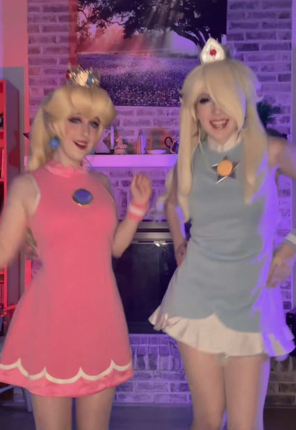 the way we spun in sync 🩵🩷 @Bean!! 🇵🇸 #cosplay #mariocosplay #rosalinacosplay #peachcosplay 