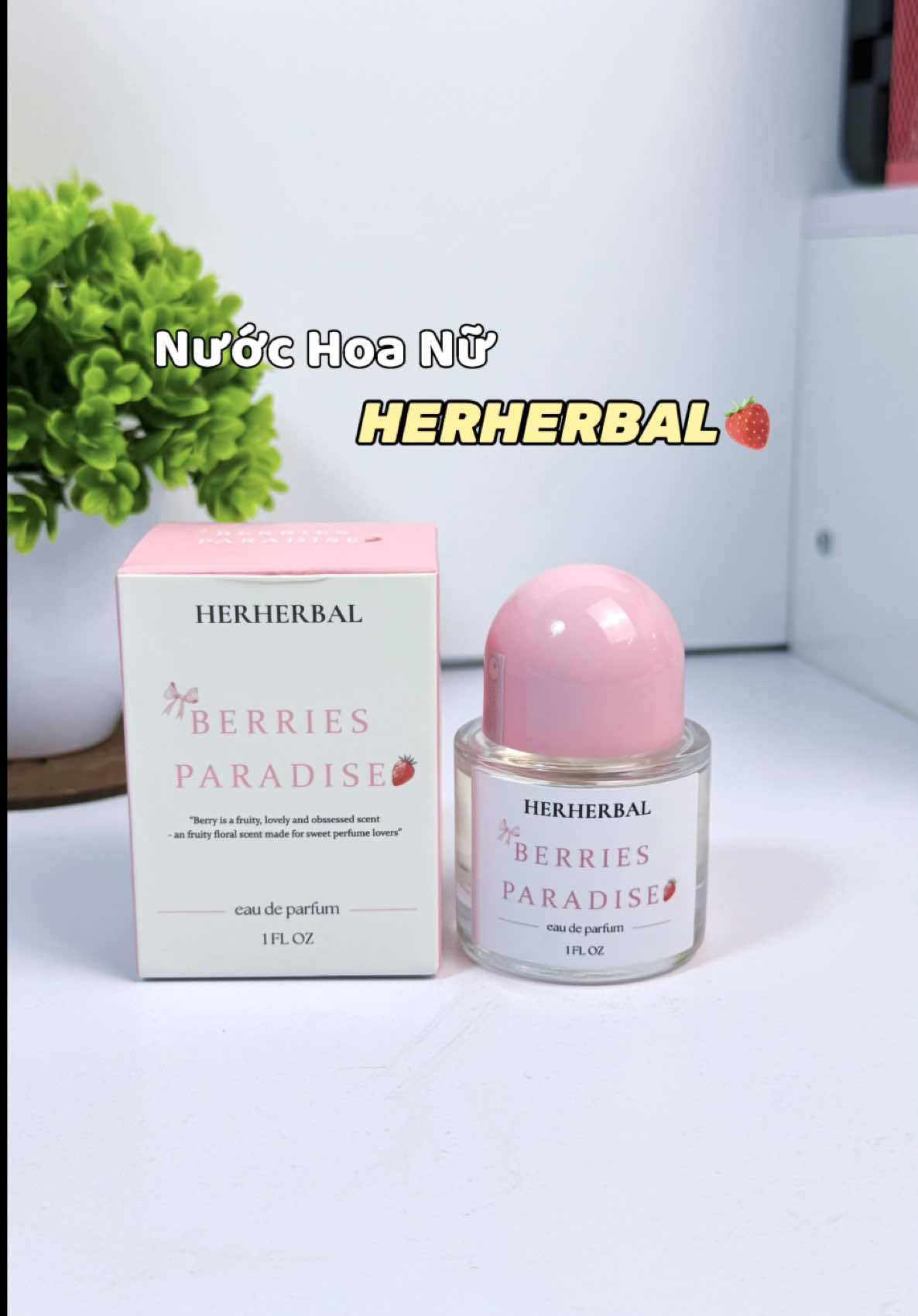 Mùi thơm ngọt trái mọng dễ chịu, dùng mùa lạnh cực hợp. Ai thích kiểu nữ tính nhẹ nhàng mà không nồng thì thửhương  Berries Paradise 🍓của nhà HERHERBAL nha!#mebemon_review #herherbal #nuochoanu #berriesparadise #reviewnuochoa 