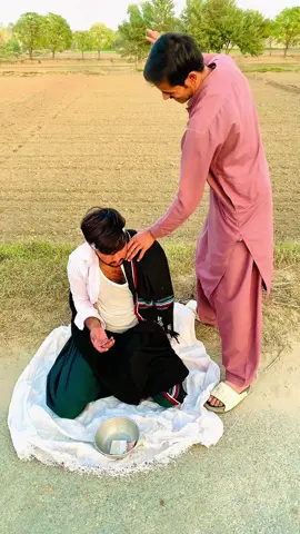 Sala itna mehnga phone utha kr mang rha hy😂 #viral_video #faryoupage #viral 