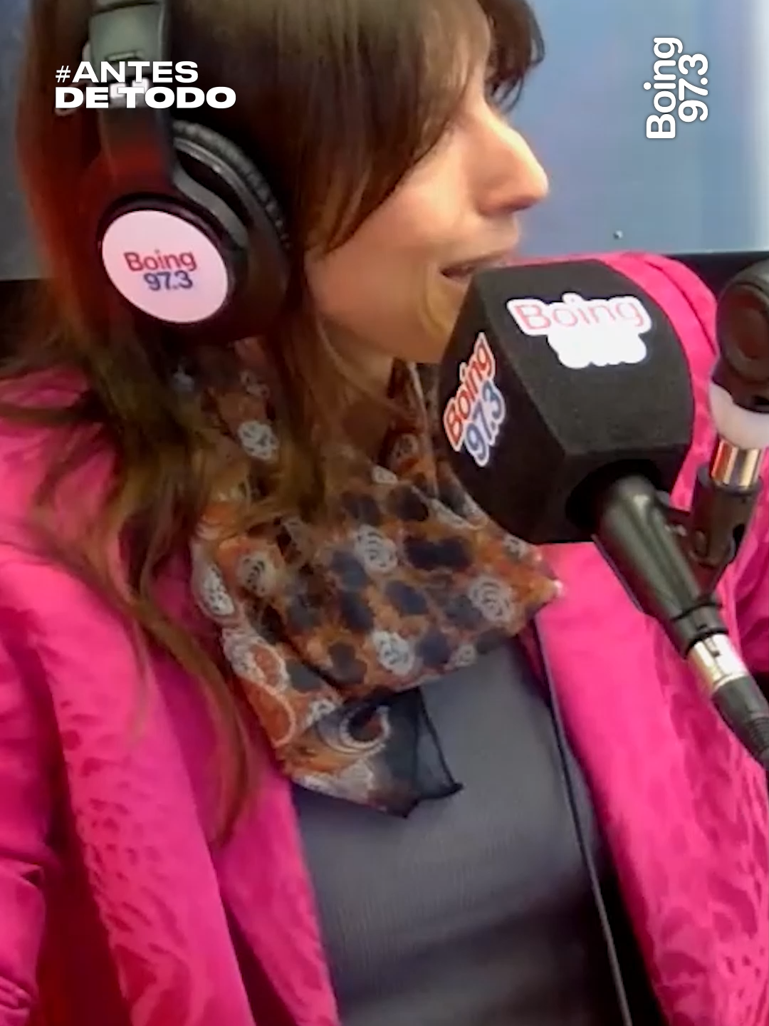 ORNELLA CALVETE Y LOS 700.000 DÓLARES 💸 🚨 Jime Lopérgolo analizó en #AntesDeTodo el escándalo que sacudió al Ministerio de Economía este martes: Ornella Calvete presentó su renuncia indeclinable. 👉🏼 La decisión llegó horas después de que trascendiera el hallazgo de 700.000 dólares en efectivo durante un allanamiento en su domicilio de Buenos Aires. Calvete era Directora Nacional de Desarrollo Regional y Sectorial. #milei #javiermilei #polemica