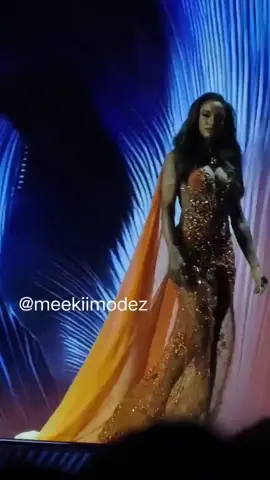 Miss Jamaica falls off stage during the preliminary round of the Miss Universe pageant. นางงามจาไมก้า ตกเวทีในรอบพลิลิมมินารี่ การประกวดนางงามจักรวาล #MissUniverse #MissUniverse #jamaica 