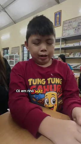 🎬 Series: Dáng nghề trong mắt người Làm giáo viên đã khó, làm giáo viên dạy trẻ khuyết tật lại càng khó hơn. Cô không chỉ dạy con chữ, mà còn dìu các con từng bước đi chập chững, hướng dẫn từng lời nói, từng cử chỉ, trao cho các con tình thương, sự kiên nhẫn bằng cả trái tim. Trong mỗi khoảnh khắc các con kích động không kiểm soát được cảm xúc, cô chỉ nhẹ nhàng ôm các con vào lòng, âm thầm gieo yêu thương, thắp sáng tâm hồn các con, để các con biết rằng mình luôn được trân trọng và nâng niu. Nhân ngày 20/11, xin gửi lời tri ân sâu sắc và những lời chúc ấm áp nhất đến các cô giáo - những người gieo mầm hy vọng, tình thương và ánh sáng vào từng tâm hồn đặc biệt. #DangNghe #nghebinhthuongnguoiphithuong  #fyp #Tonvinh #Laodong