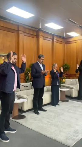 Declaro que ratifico a nuestro Dios Jesucristo como Dueño y Señor de Venezuela; toda honra al Espíritu Santo. ​