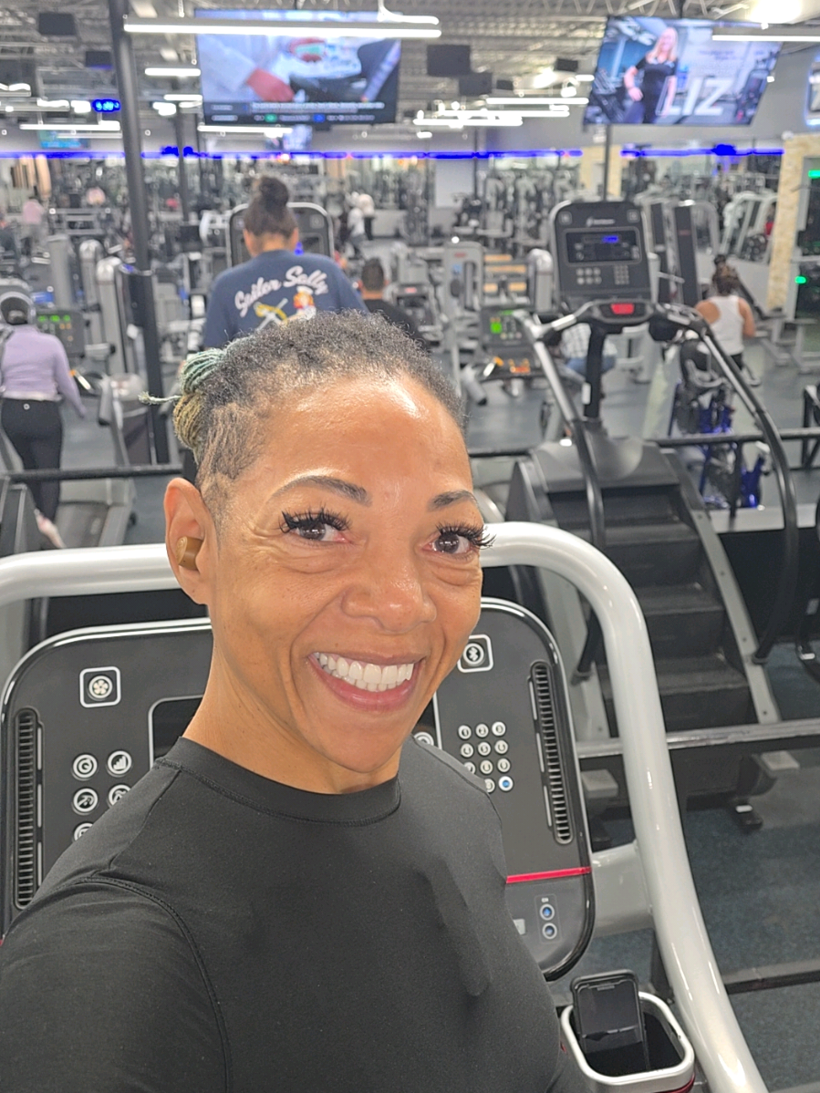 M⚡️M Ocala Run Club 🏃🏾‍♀️💨💪🏾🔥💛 At Zone Fitness in Ocala Wed. 11.12.25 #fyp #zonehealthandfitness  #GymTok #mimocalarunclub #57andfit