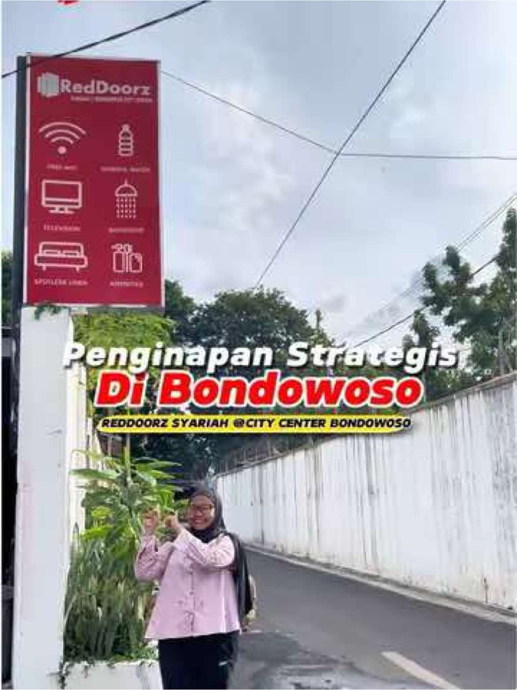 Penginapan Strategis Di Bondowoso, RedDoorz Syariah @City Center Bondowoso. Parkiran dan kamarnya cukup luas, dapet air minum dan alat mandi. Ada fasilitas TV dan AC di setiap kamar. Cara bookingnya cukup download aplikasi RedDoorz, jangan lupa masukkan kode promo YUKNGINEP biar dapat diskon. Download aplikasi RedDoorz sekarang dan tentukan penginapan liburan akhir tahun sesuai keinginanmu! Staycation nyaman dan gak bikin kantong jebol hanya di RedDoorz. #RedTravelers #BukaSemuaPintu #RedDoorz #bondowoso #reddoorzid 