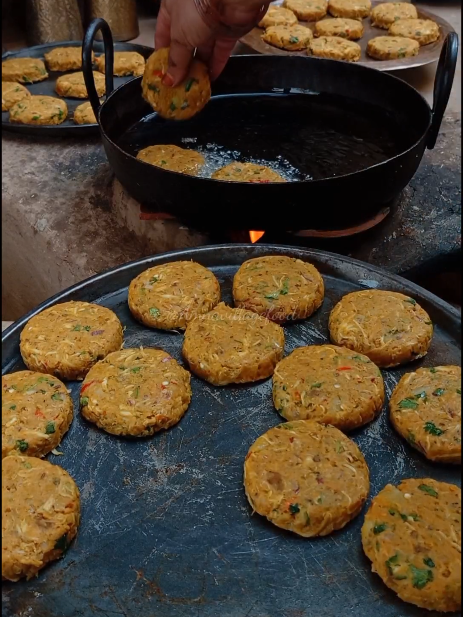Chickpeas potato chicken kebabs recipe #chickenpotatokebabs #chickpeaspotatokebabs #shamikebabs #chaplikebabs  #tiktokfoods #villagecookingvideos #kebabs #food #cooking #dasifoods #chickpeasrecipe #allochannarecipe #channakababs #villagewomencooking #villagefoodfactory #villagecookingvideos #tiktokfoodies #CookingHacks #villagecookingchannel1