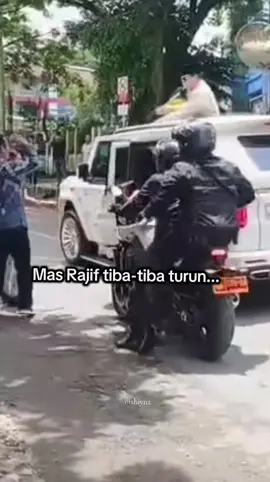 ini mas @rajifsutirto turun nyariin tukang tempe mendoan. baru mau di bayar kayanyaa 🤣🤣 . . . #rajifsutirto #prabowo #prabowosubianto #masukberanda #fyp 