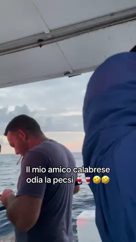 Il mio amico calabrese odia la pecsi #instagram #sardegna #tik_tok #calabria #cocacola @Coca-Cola 