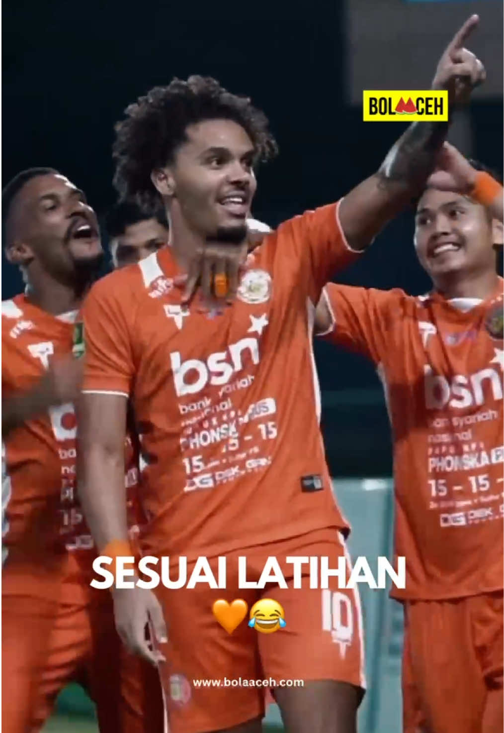 Selebrasi juga harus latihan 😂🧡 #bolaaceh #persiraja 