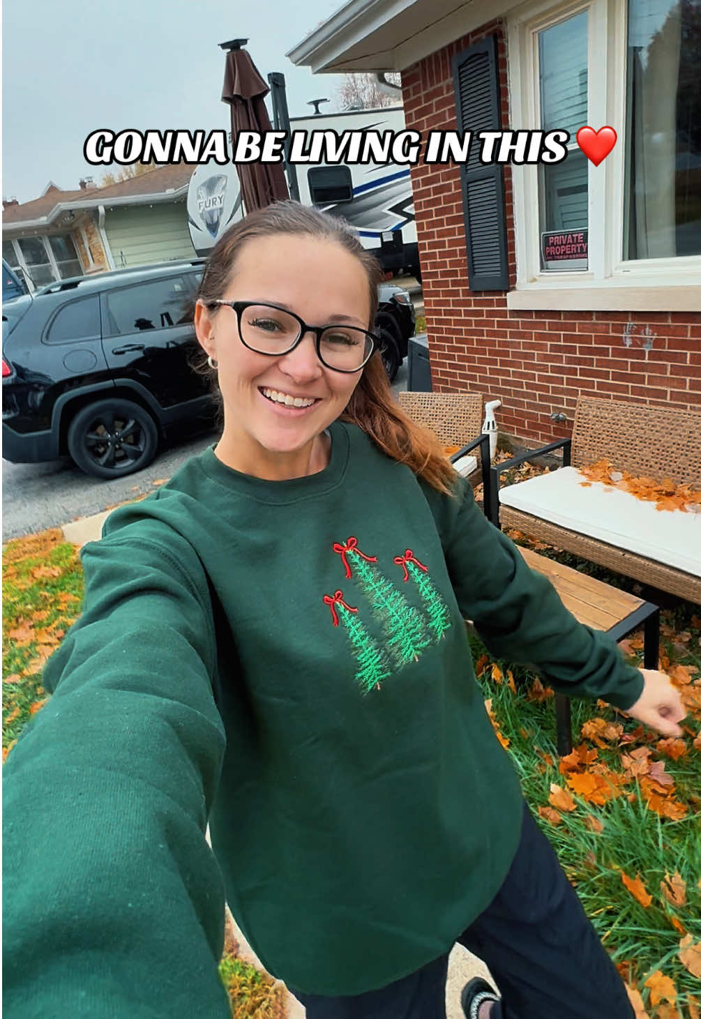 The cutest sweatshirt ever ❤️🌲🎀 #christmassweatshirt #embroideredsweatshirt #christmastrees #bowsandchristmastrees #embroideredchristmassweatshirt 