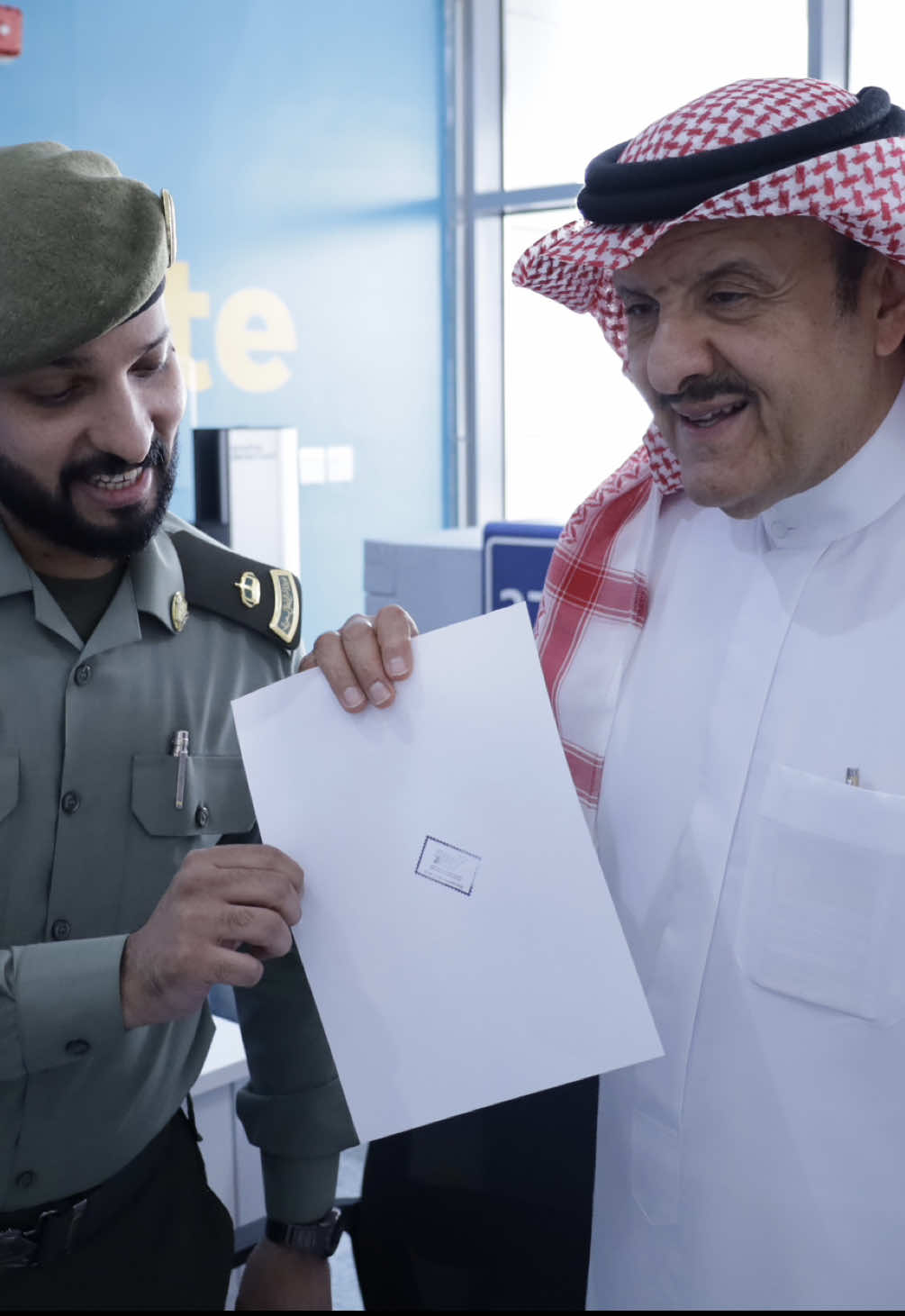 ‎أجرى سمو الأمير سلطان بن سلمان، مؤسس ورئيس مجلس إدارة #نادي_الطيران_السعودي، زيارة ميدانية إلى مطار الثمامة للاطلاع على تجهيزات معرض الطيران العام #ساند_آند_فن 2025، ومتابعة سير العمل تحت إشراف معالي د. أحمد الفهيد، المشرف العام على النادي.  ‎وتعكس هذه الزيارة حرص سموه على متابعة التفاصيل والتأكد من جاهزية موقع الحدث قبل انطلاق المعرض. HRH Prince Sultan bin Salman, Founder and Chairman of the #SaudiAviationClub, conducted a field visit to Al Thumamah Airport to review the preparations for the General Aviation Airshow #SandAndFun 2025 and follow up on the progress under the supervision of H.E. Dr. Ahmed Al Fahaid, General Supervisor of the Club. This visit reflects HRH’s commitment to closely monitoring the details and ensuring the full readiness of the event site ahead of the airshow’s launch. #SAC