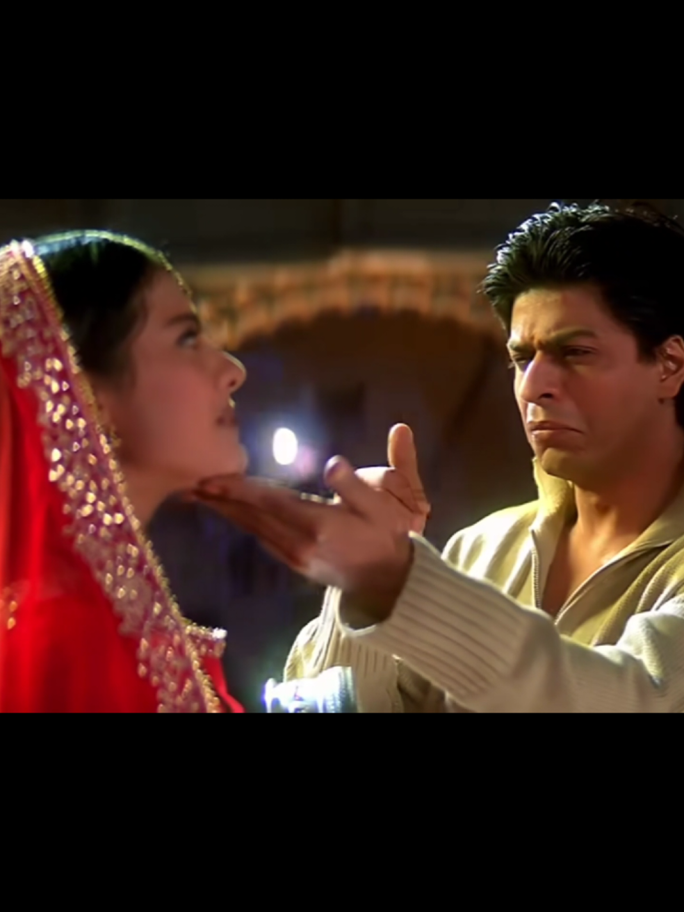 This is the opposite of what happened  #kajol  #bollywood  #shahrukhkhan  #fyp  #foryou 