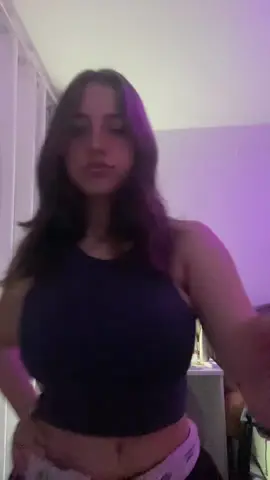 California sunshine meets fierce confidence  Who says you can't slay at the beach? #Californiagirl #BeachVibes #ConfidenceBoost#SummerStyle #USBeauty