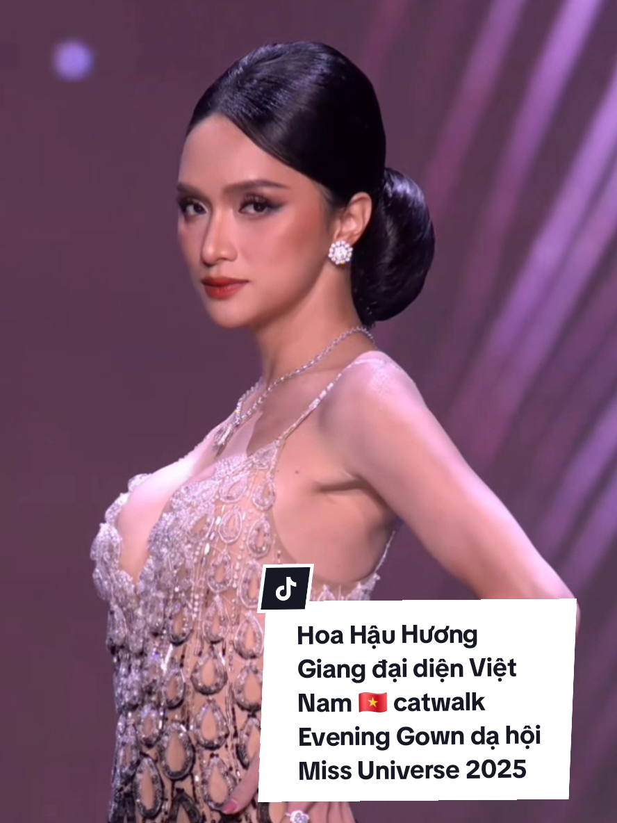 Hoa Hậu Hương Giang đại diện Việt Nam 🇻🇳 catwalk Evening Gown trình diễn dạ hội Bán kết Miss Universe 2025 😍 #HoaHau #HuongGiang #MissUniverse #MissUniverse2025 #MissUniverseVietnam