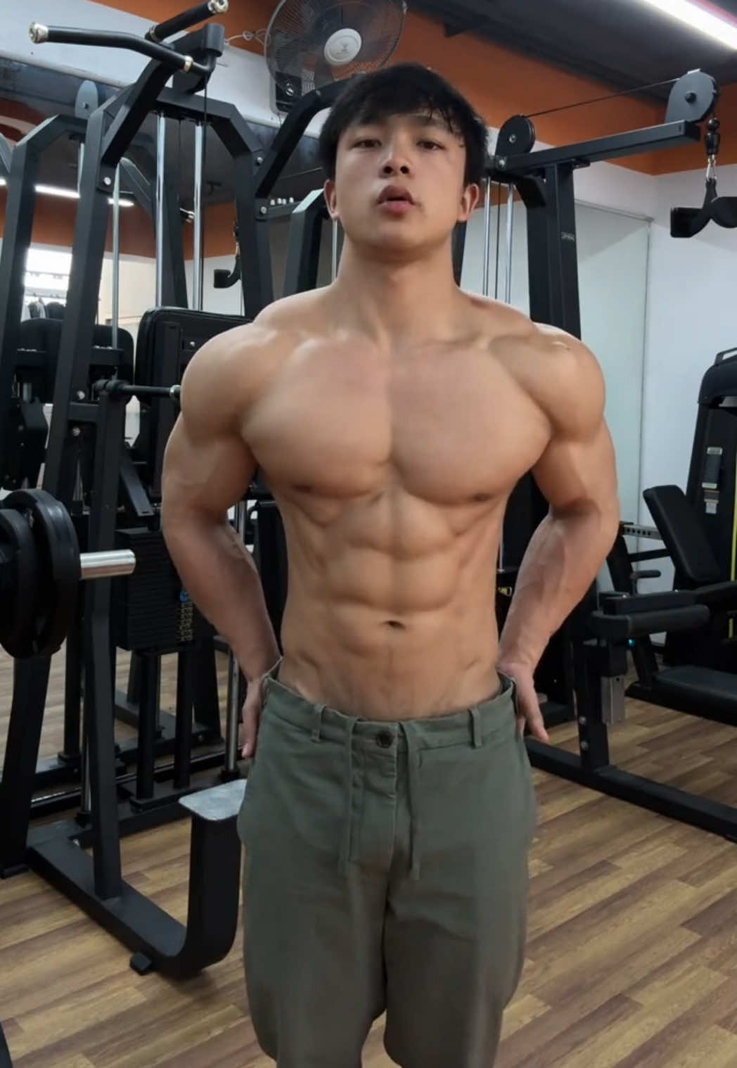 Ya-me-te-ku-da-sai #muscle #sixpack #menswear #gym #OOTD 