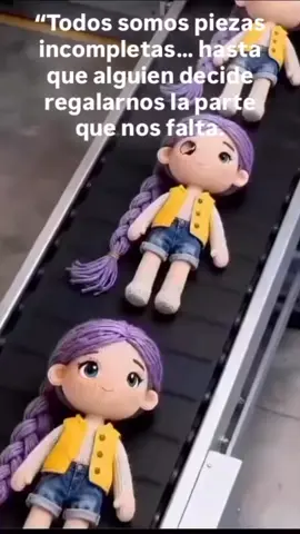 “Cuando estamos rotos, un buen amigo no te lastirna; nos acompaña hasta que volvemos a sentirnos enteros.” Las cosas que vives  @Laura Pausini #amistad #amor #comprension #cariño #Dios 