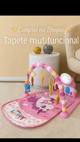 👶 LINK na BIO ou primeiro comentário 👶  92 - Tapete de Atividades Infantil Multifuncional nas cores Verde, Rosa ou Azul com Piano  🤩 Transforme a hora de brincar do seu bebê! 👶 Chegou o Tapete Multifuncional 4 em 1 que vai garantir a diversão e o desenvolvimento do seu pequeno! Com ele, o seu bebê pode: Deitar e chutar: O piano musical toca a cada toque dos pés, estimulando a audição e a coordenação motora. Brincar de bruços: Acompanha móbiles coloridos e espelhinhos para estimular a visão e o tato. Sentar e tocar: O piano pode ser destacado para as crianças maiores explorarem os sons. Mudar o tema: A estampa é dupla-face, com um lado de unicórnio 🦄 e outro de animais 🦁, para nunca cair na rotina! É o brinquedo perfeito para acompanhar o crescimento do seu bebê! ✨ Quer um desses? O link está na Bio! Corra para a Shopee! #tapetemultifuncional #brinquedosparabebes #estimulacaoinfantil #shopeebr #achadosshopee     