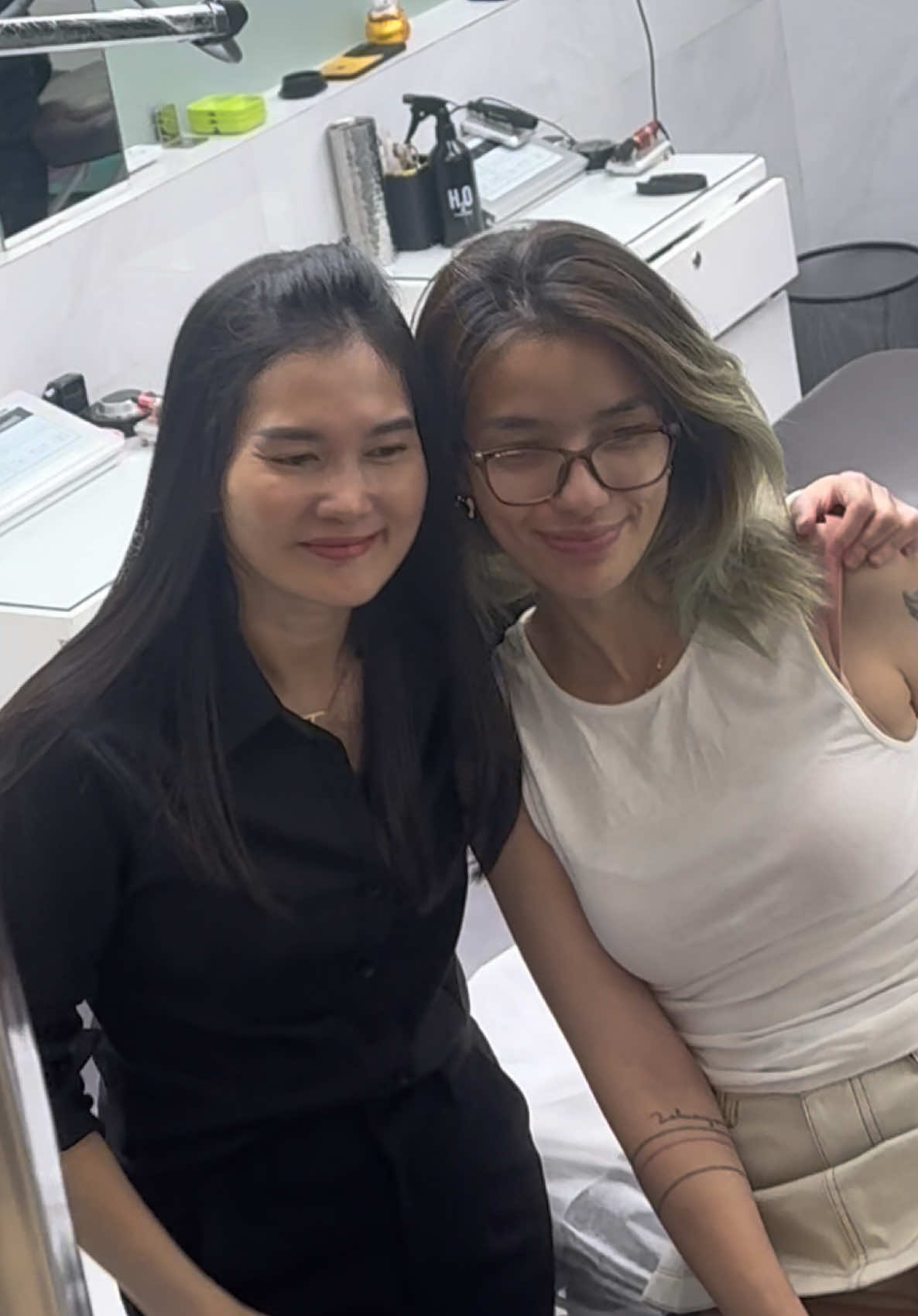 Hapus hapus hapus!! Berapa lama lagi? Berpaa kali lagi? Gak tau, jalanin ajaaa.. yuk bisa yukkkkk #alitattoosulam #hapustattoo #tattooremoval 