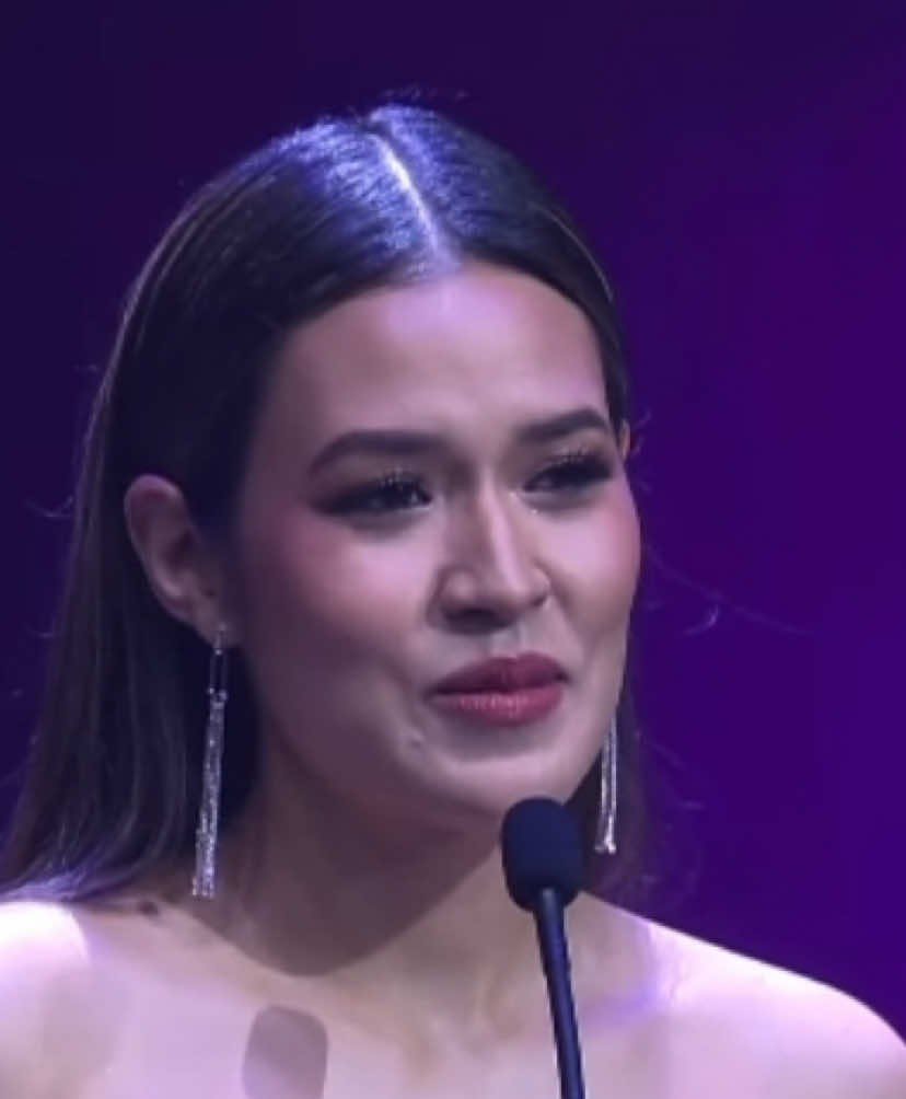 Artis solo pop wanita terbaik @Raisa  #amiawards2025 #raisa #junirecords #fyp #foryou 