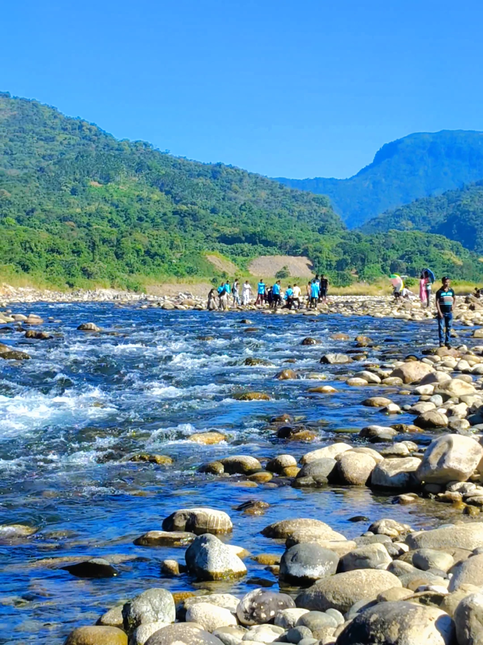 এই গানের নতুন ভার্সনটা কার কার মন কেরেছে। #foryou #foryoupage #fyp #unfrezzmyaccount #সাদাপাথর_জিরো_পয়েন্ট @For You @TikTok 