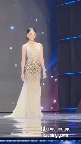 FANCAM HƯƠNG GIANG TRÌNH DIỄN EVENING GOWN ĐÊM BÁN KẾT MISS UNIVERSE 2025 !!🇻🇳 #huonggiang #missuniverse2025 #missuniverse #beautypageant_vns #tiktokgiaitri 