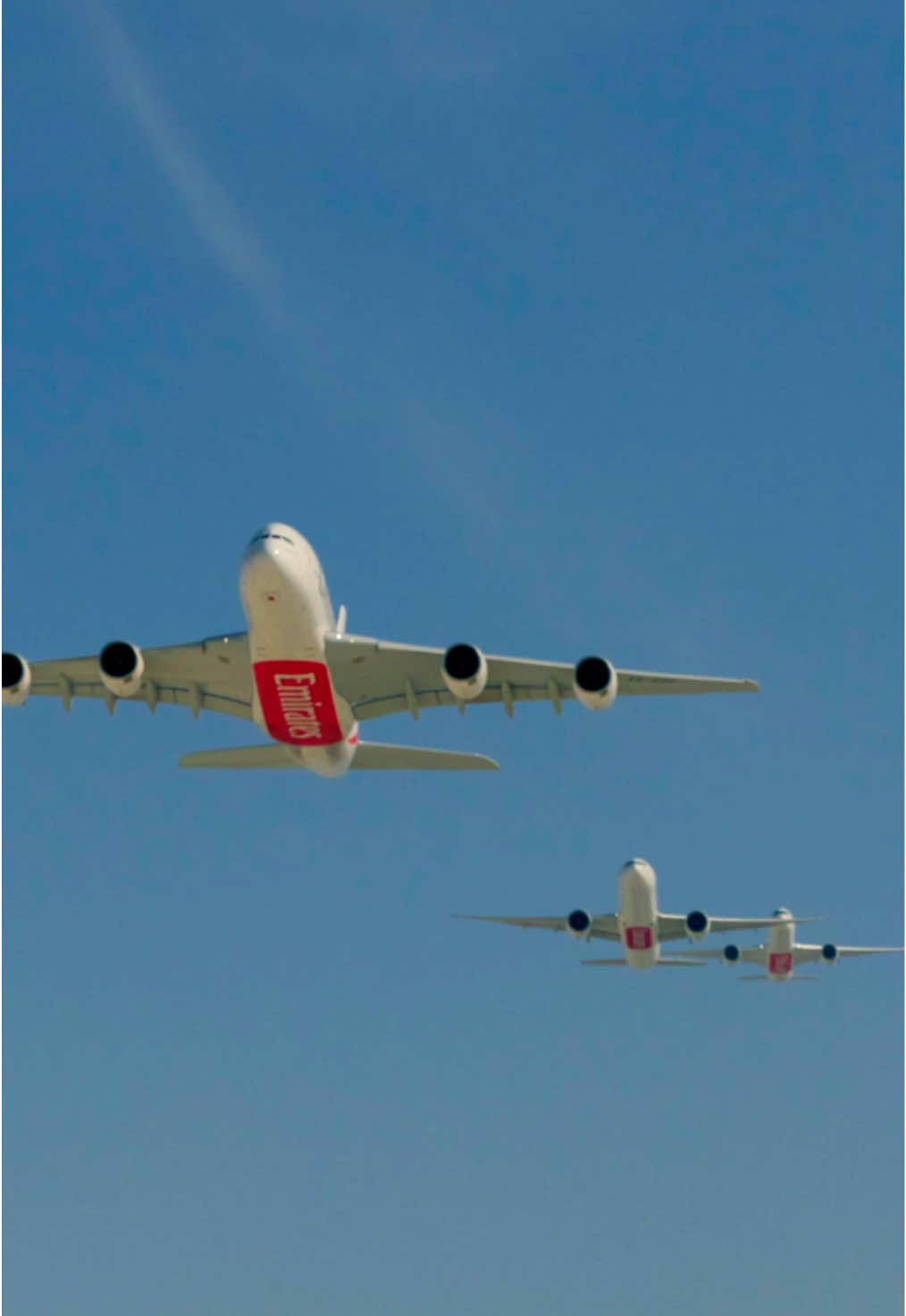 You don’t see this everyday. 👀 Watch our pilots perform a spectacular formation flyover with three aircraft to open Dubai Airshow 2025. #Emirates #A380 #A350 #777 #Flyover