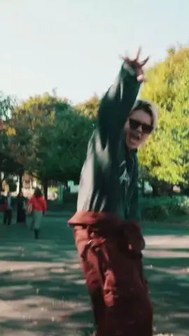 リンダ➡️hungry hungry 腹減った hungry 我慢できねえ！ 好きすぎて滅！➡️crazy crazy この愛はcrazy 「ごめん、もう我慢できねえ。」 リンダやってんな😎wwwww #エスケイプ #佐野勇斗 #MILK #好きすぎて滅 