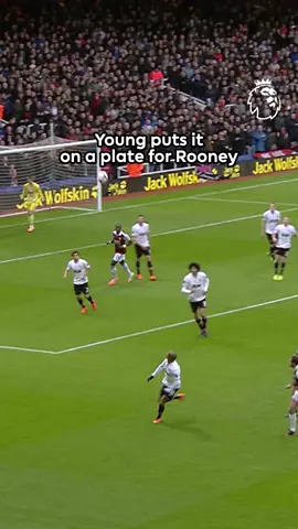 All Rooney had to do was tap it in 👀 #PremierLeague 