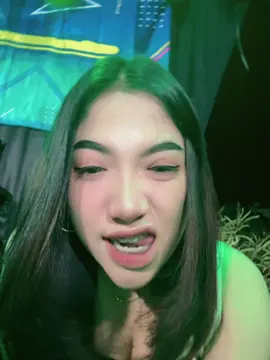 tuuu orang yg suka bilang iyap iyupp ke orang yg pake behel emg kalian ada masalah apasi? 😌