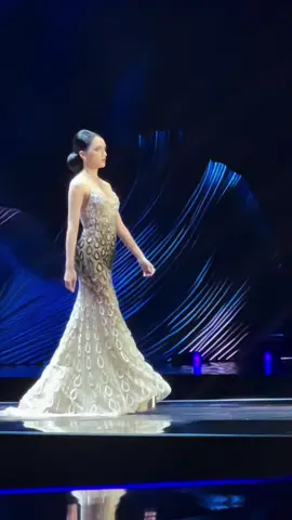 Hoa hậu Hương Giang trong trang phục dạ hội tại bán kết Miss Universe 2025😍 #huonggiang #missuniverse #missuniversevietnam #xh 