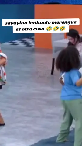 Yina bailando merengue 🤣🤣🤣 nadie la iguala #yinacalderonoficial #yina  #bailando #merengue  #merengues 