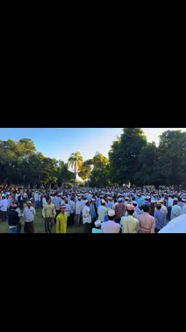 ရှိုင်ခွလ်ဟဒီးဆ်အလ်ဟဂ်ျမောင်လာနာဟာဖွဇ်မွဖ်သီအီစာ ( ခ ) ဆရာကြီး ဦးကံထွန်း ရဲ့ ဂျနာဇာ နမာဇ် ဆရာကြီးအားအလ္လာဟ်အရှင်မြတ် ဘက်တာ်မှ အလုံးစုံ မဂ်ဖိရသ်ပြုပြိး ဂျန္နသ်သုလ်ဖိရ်ဒေါစ် ချီးမြင့်တော်မူပါစေ။ အာမီး  ဆရာကြိး သင်ပြတဲ့အတန်း တိုင်းမှာသင်ပြပို့ချခြင်း ခံခဲ့ရတဲ့ကျတော်မျိုးတို့ရဲ့နဖူးစာမှာလဲ အလွန်အင်မတန်ကောင်းခဲ့ပ်တယ် ဆရာရဲ့ ဒဲ့တိုး ပြောဆိုမှု ဆရာကြိိးရဲ့ ရွန့်နောက်နောက် စနောက်မှုတွေကို ကျနော်တို့ ရင်ထဲ အသဲထဲမှာ ဆွဲထင်နေခဲ့တယ် ဆရာကြိးရဲ့ နောကိဆုံး ခရီးမှာလဲ အတူလိုက်ပို့ဆောင်ပေးနိုင်ခဲ့တဲ့အတွက် ကျနော်တို့ နဖူစာ ကောင်းခဲ့ပါတယ် ကျနော်တို့သောင်ဒါ အတန်းပြီးလိုါ ၂ရက်ဘဲ ရှိသေးတယ် စာအုပ်ကုန်လို့ မင်းတို့ ကသင်ချငိသေးတာလားလို့တောင် ဆရာကြိး စနောက်ခဲ့သေးတယ် ခုထိ ရင်ထဲမှာ ဝမ်းနည်းကြေကွဲနေတုန်းပါ အစားထိုးလို့မရတဲ့ ဆုံးရှုံးမှုတွေထဲက တစ်ခုပါဘဲလား 😞😞#💔🥀 