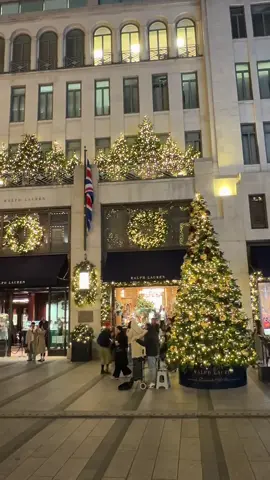 Luxury Christmas Nights in Mayfair ✨🎄 Christmas magic in Mayfair ✨💎 London at its finest during the festive season. #MayfairLondon #LuxuryLifestyle #ChristmasVibes #LondonNights #UKTravel