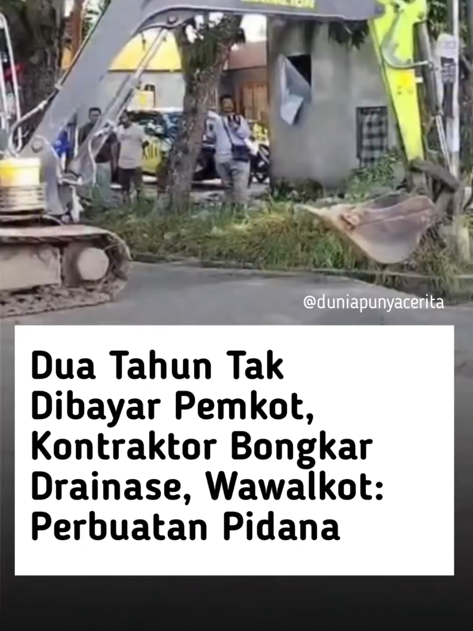 Pembongkaran drainase terjadi di Jalan Letkol Hasan Basri, Kecamatan Sail, Pekanbaru, Riau, setelah kontraktor yang mengerjakan proyek fasilitas umum memprotes pembayaran yang belum diterima hampir dua tahun, Senin (17/11/2025). Wakil Wali Kota Pekanbaru, Markarius Anwar, turun dan berdialog dengan kontraktor bernama Hendrik.  “Pengrusakan fasilitas umum adalah perbuatan pidana. Tunda bayar akan kita upayakan selesai. Tentu ada prosesnya. Pengrusakan fasilitas umum tidak boleh dan ada konsekuensinya. Tapi yang bersangkutan sudah minta maaf, dan berjanji memperbaiki kembali jembatan dan drainase yang sudah dirusak,” jelas Markarius, Selasa (18/11/2025). Hendrik menjelaskan alasan melakukan pembongkaran, yakni kekecewaannya karena 4 proyek yang ia kerjakan belum dibayar dengan nilai sekitar Rp 800 juta. “Siapa yang tak kecewa haknya tak dikasih. Sudah hampir 2 tahun saya nunggu, tapi tak dibayar. Karena tak dibayar makanya saya bongkar, itu hak saya. Tahun 2024 terjadi tunda bayar. Saya sabar karena katanya mau dibayar tahun 2025. Tapi mana, sudah mau habis tahun ini tak juga dibayar,” ungkapnya.