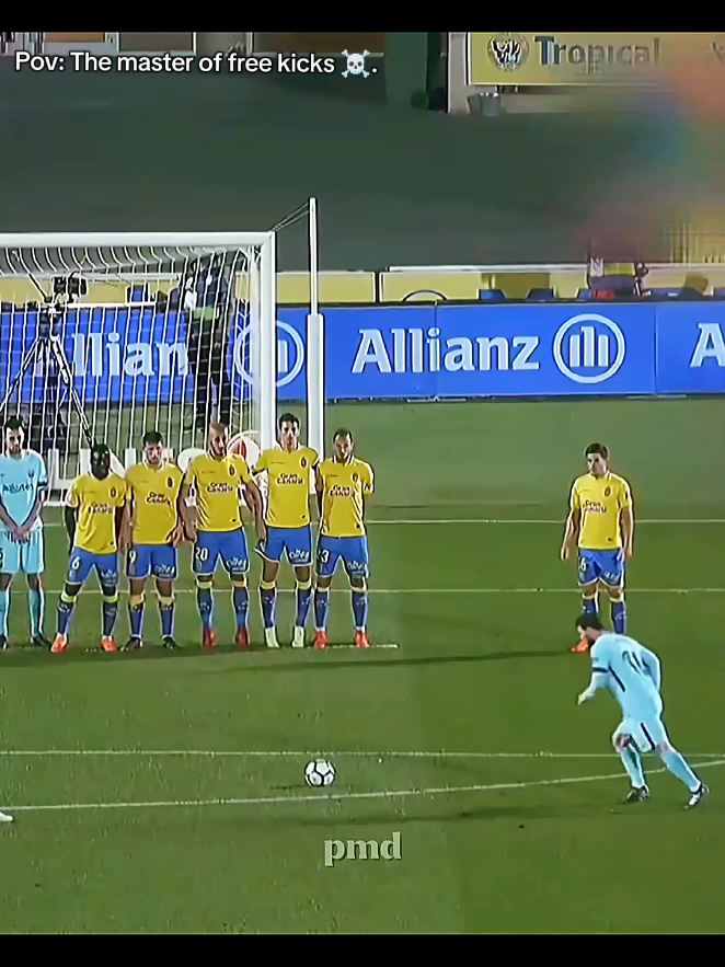 The master of free kicks 🐐👑. #footballtiktok #freekick #messi #fcbarcelona #messi_king 