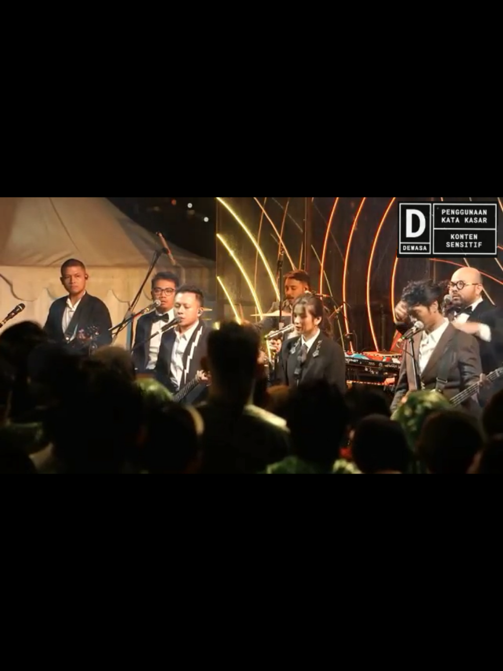 Danilla × Perunggu - 33x #liveperformance #danilla #33x #🥉 #yp  by.  @lintas.resonan  @danillanih  @perunggu__ 