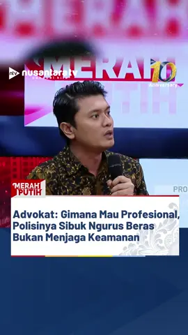 Tim Advokat Koalisi untuk Reformasi Kepolisian Aulia Rizal menekankan bahwa tugas utama polisi adalah menjaga keamanan, ketertiban, dan penegakan hukum sesuai UUD 1945 Pasal 30 ayat 4.  Namun, polisi dinilai sibuk mengurusi hal-hal di luar kapasitasnya, seperti distribusi beras hingga panen jagung. Rizal mendesak agar Polri kembali difokuskan (refocusing) pada tugas intinya sebagai penegak hukum dan pelayan masyarakat, bukan mengurusi pekerjaan lembaga lain. Saksikan selengkapnya di Merah Putih! ------------------ NRF #Polisi #reformasipolri #polri #nusantaratv #nusantaratvsahabatkita 