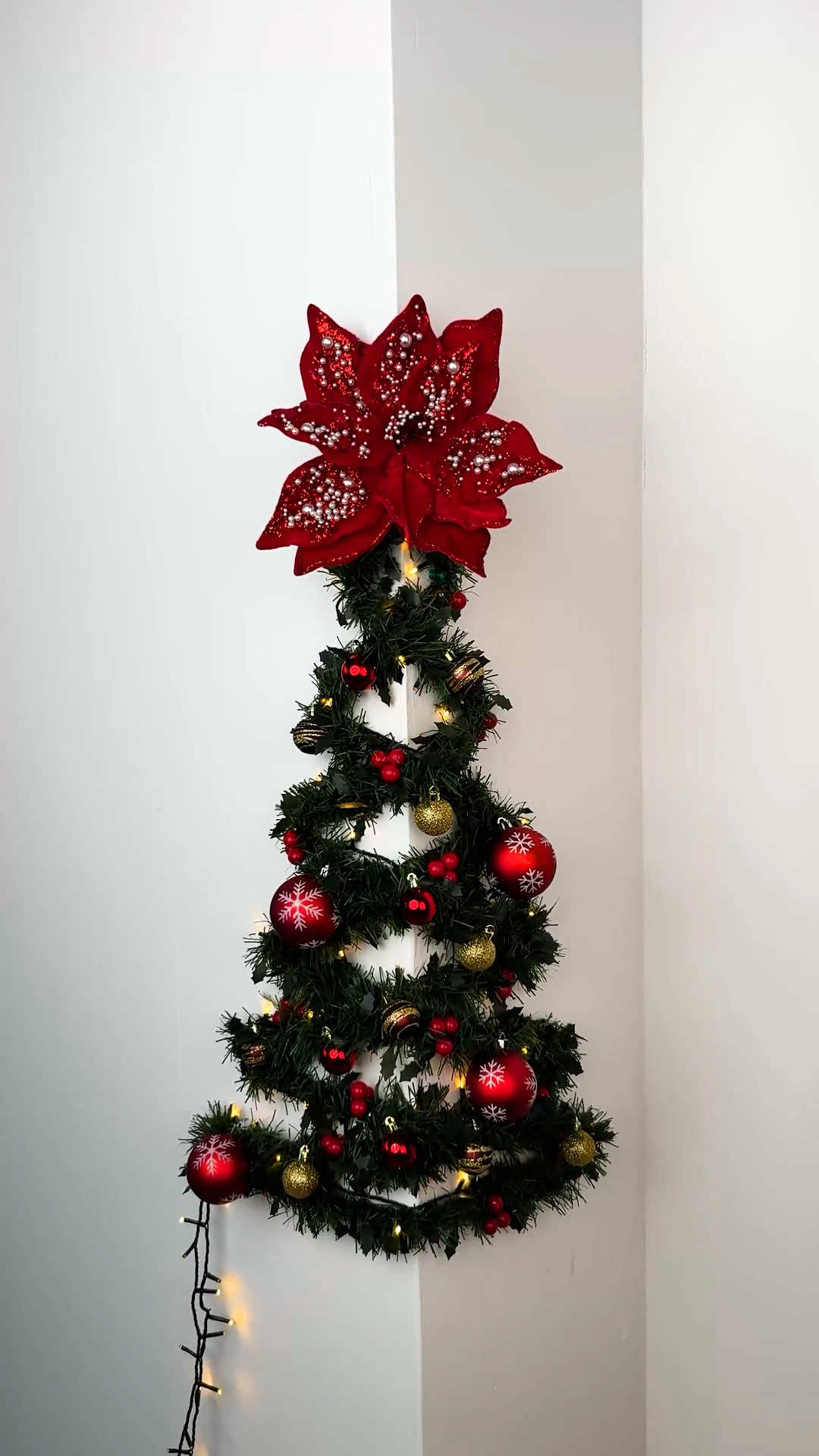 Budget-Friendly Christmas DIYs Anyone Can Do #christmas #xmas #christmastree 