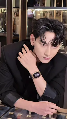 Hôm nay anh đi event ⌚️  #Isaac #isaaclion 