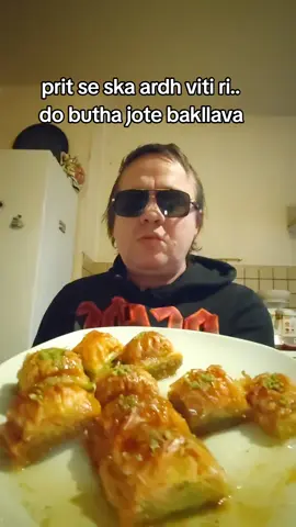 sipas nje studimi shkencor,jam ca vite reze drite larg,prisni radhen deri ne sa te vij viti ri.. #shqiptaretneperbote🇦🇱🌍 #codedeglandbach✅ #shqipetnegjermani🇦🇱🇩🇪 #shqipetnegreqi🇬🇷🇦🇱 