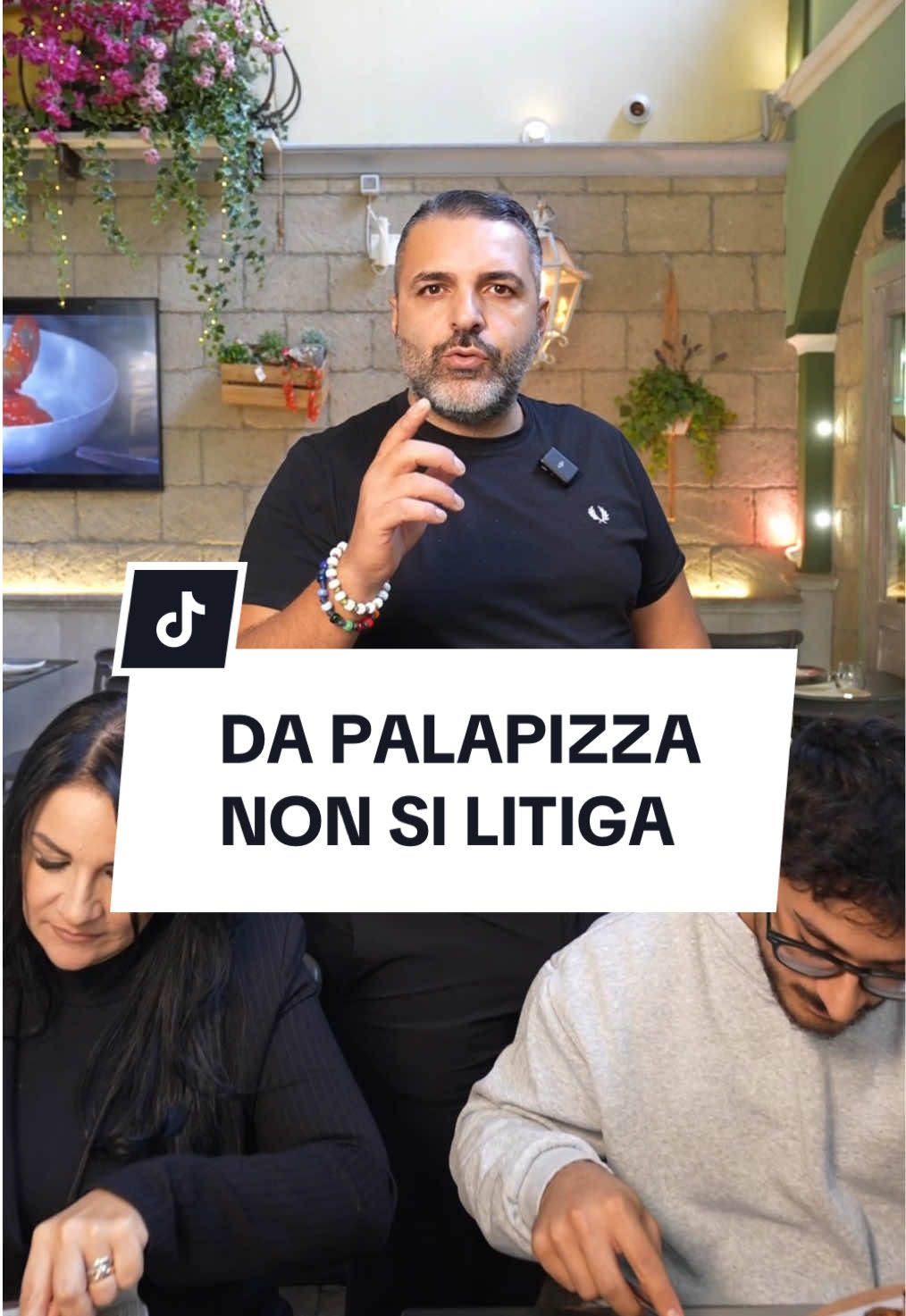 PALA PIZZA è il posto dove le coppie non litigano..perfetto dove partita e pizza vanno d’accordo 😍 E tu, con chi verresti? 🤔 🎬Agenzia TikTok: @Spark Marketing Agenzia TikTok  #pizzatime #pizzalover #pizzeria #FoodLover #pizzanapoletana 