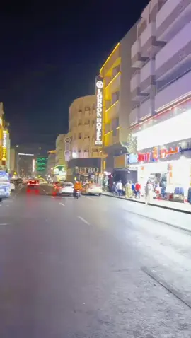 Nos parfums allient luxe et sensualité. Nous sélectionnons avec soin nos ingrédients, utilisant les huiles essentielles les plus raffinées du monde entier, pour créer une histoire unique pour chaque flacon, qui commence dès la première vaporisation et se prolonge tout au long de la journée. Nous veillons à ce que nos parfums conjuguent douceur, tenue et sillage, les rendant ainsi adaptés à tous les goûts et à toutes les occasions. Chaque fragrance que nous proposons est votre signature olfactive : des notes orientales chaleureuses, des touches florales délicates et des arômes luxueux qui séduisent les palais les plus exigeants. Des parfums qui expriment votre personnalité et affirment votre présence en toutes circonstances. En bref… nos parfums ne sont pas qu’une simple fragrance, mais une expérience luxueuse qui influence votre humeur et sublime votre élégance.