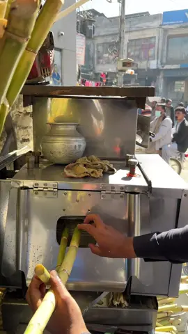 Risky Hands, Satisfying sugarcane juice making 😋 #food #sugarcane #juice #fyp 