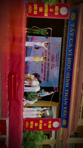 Dưới ánh đèn sân khấu #viral #xuhuongtiktok #thptltk #viraltiktok 