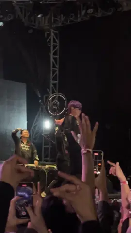 ada aja ya Gimmik nya ni anak #infokonser #fypシ゚ #aloy #lampung #konsermusik 