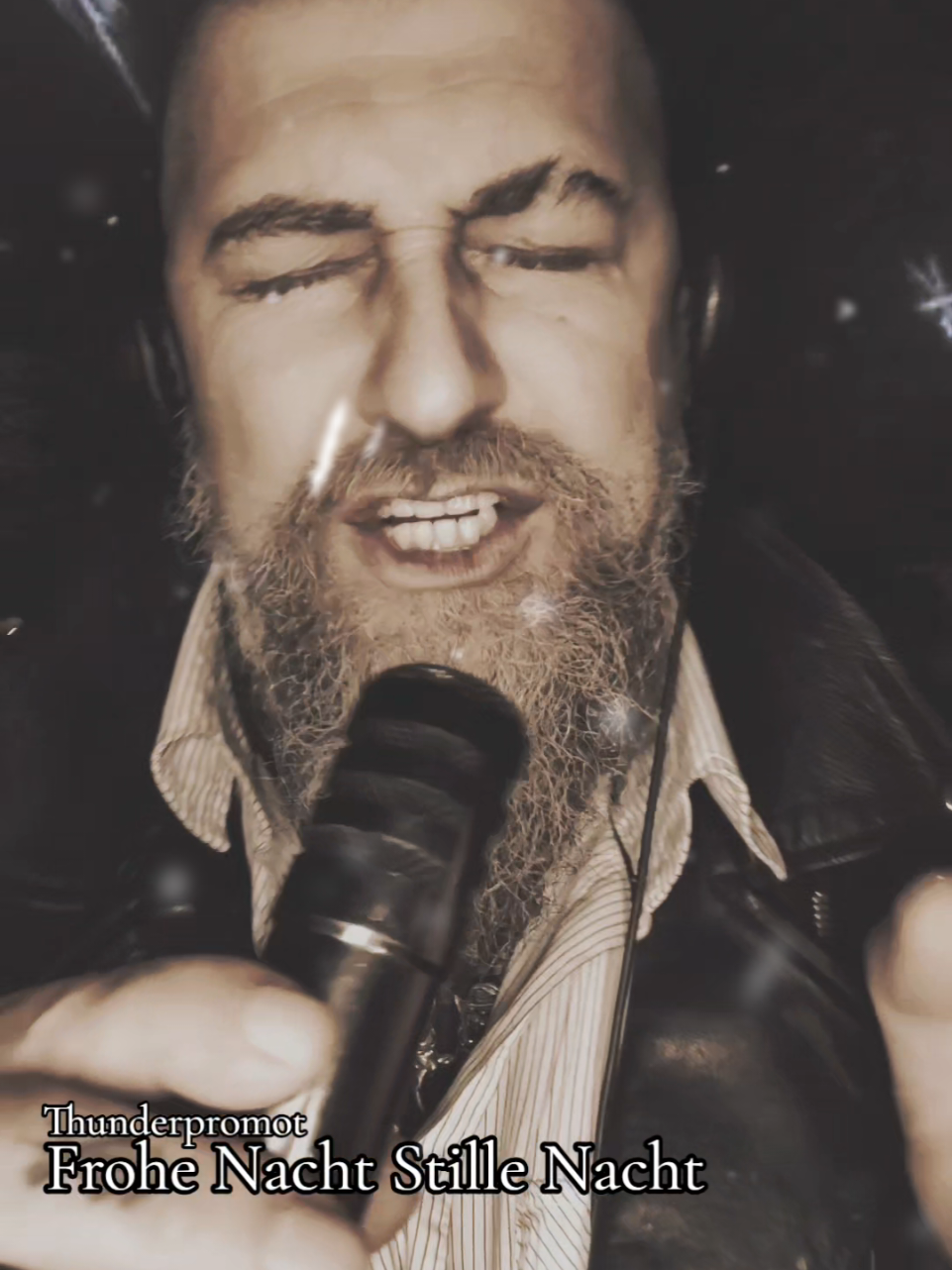 Merry night, silent night, everywhere the heavens are watching. Softly the snow falls upon the land, peace rests in every hand. Lights warm the heart — Christmas heals every pain. Ooooh… ooooh… Gentle sound, bright light, today no one should be lonely. Ooooh… Children's laughter fills the time, love floats far and wide. Bells carry the peace, and the world closes its eyes to it. Merry night, silent night, Blessing has gently blessed me. Ooooh… oooooh… A warm light in my eyes, breaking through the darkness. Merry night, silent night— Christmas has watched over us. Ooooh… Golden gleam, deep tone, Christmas joy resounds. Ooooh… Every star in the sky shines like a ribbon of hope. No one will be alone tonight— Peace shall reign on earth. Ooooh… Merry night, silent night, like a dream that laughs softly. Ooooh… oooooh… And the soul feels it gently: Christmas bestows splendor upon us. Merry night, silent night— this time faithfully keeps watch. Ooooh… oooooh… Merry night, gentle glow, may no one be lonely tonight. Ooooh… ooooh… #fürdich #viral #fyp #foryou #fy 