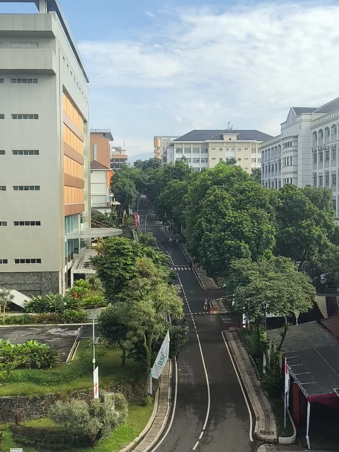 in the morning at universitas pendidikan Indonesia  #universitaspendidikanindonesia  #upi #foryoupage #fyp 