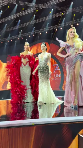 She is amazing! She is shining @Miss Universe Vietnam @HƯƠNG GIANG #missuniverse 